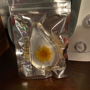 Flower silicone beauty applicator
